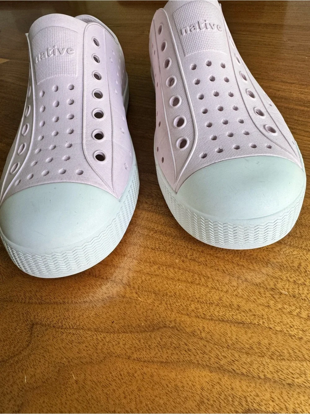 Native Shoes Kids Slip-On Sneakers in Light Pink and White. Size J1